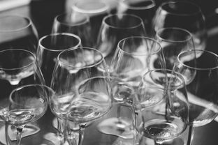 水晶龙头白酒品牌，品质、文化与市场的完美结合
