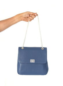 阿玛尼品牌西服，经典与时尚的完美结合